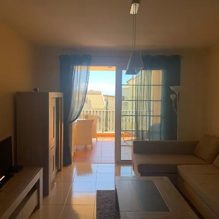 Well Refined - Stunning Pool Appartement