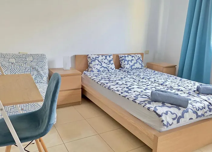 Lani House - Stunning Pool Apartment *